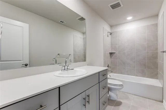 a view of a house with backyard and porch