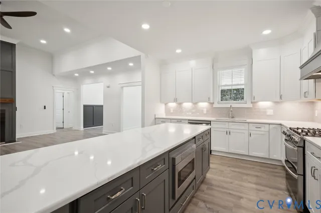 a view of a room with an empty room