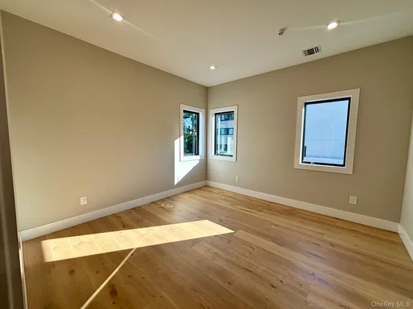 $5,300 | 159 Harrison Avenue, Unit C, Mineola, NY 11501