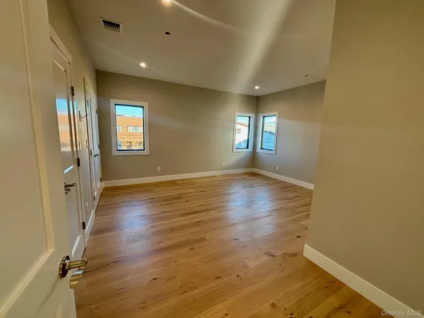 $5,300 | 159 Harrison Avenue, Unit C, Mineola, NY 11501