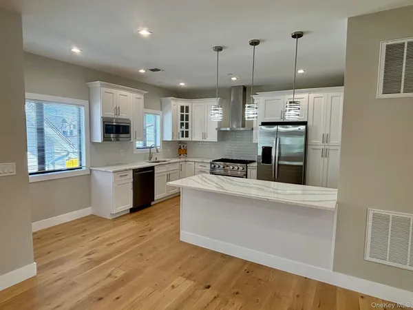 $5,300 | 159 Harrison Avenue, Unit C, Mineola, NY 11501