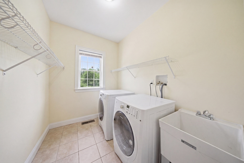 2 Williamsburg Way, Unit 2 Medway, MA 02053 - Photo 13 of 30
