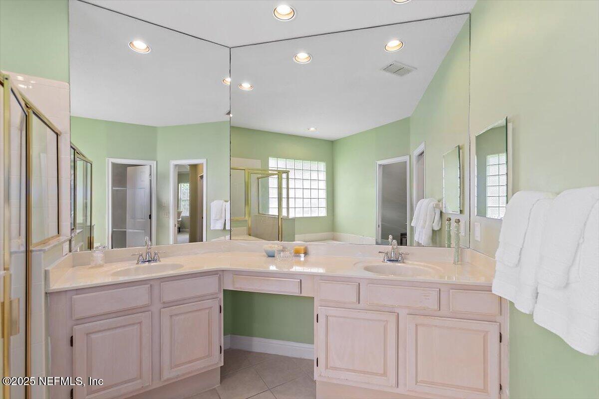 9927 Chelsea Lake Road Jacksonville, FL 32256 - Photo 15 of 53 Primary Bathroom