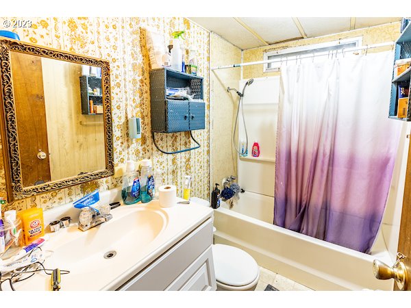 1028 North River Bend Road Otis, OR 97368 - Photo 12 of 22 Bathroom