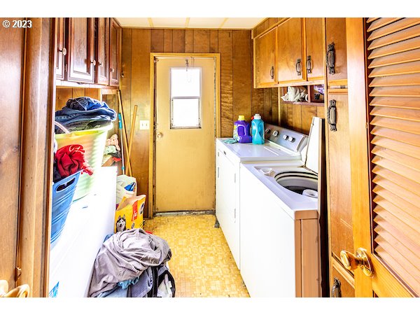 1028 North River Bend Road Otis, OR 97368 - Photo 14 of 22 Laundry