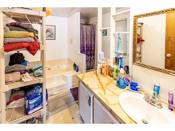 1028 North River Bend Road Otis, OR 97368 - Photo 16 of 22 Bathroom
