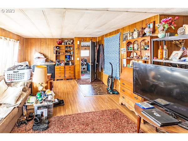 1028 North River Bend Road Otis, OR 97368 - Photo 6 of 22 Living Room/Entrance