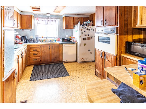 1028 North River Bend Road Otis, OR 97368 - Photo 8 of 22 Kitchen