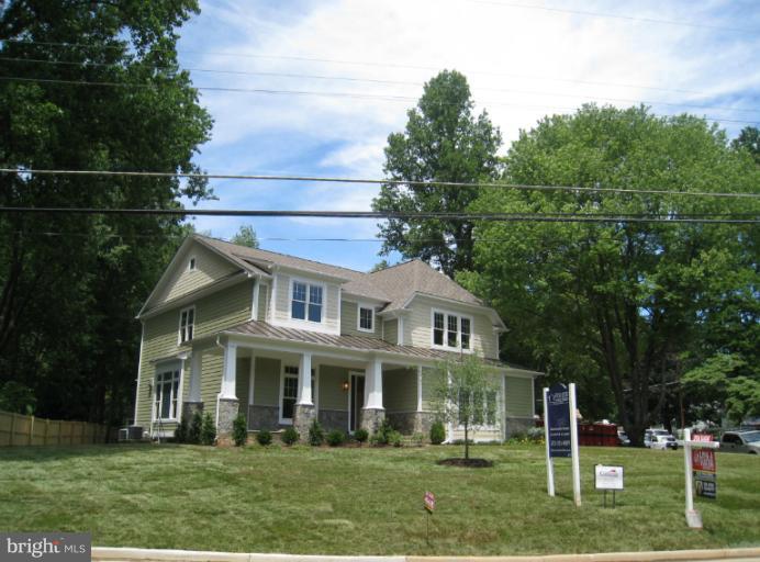 119 Tapawingo Road Southwest Vienna, VA 22180 - Photo 1 of 7 Exterior (Front)