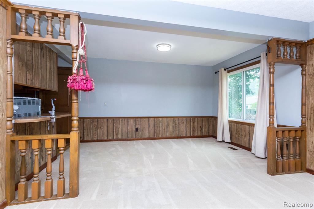 1047 Coolidge Road Lansing, MI 48912 - Photo 6 of 36