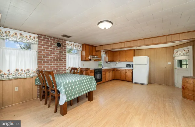 $1,800 | 5446 Stambaugh Road, Spring Grove, PA 17362