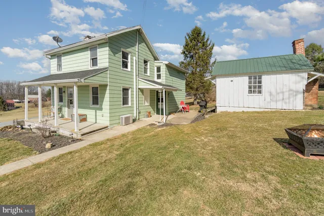 $1,800 | 5446 Stambaugh Road, Spring Grove, PA 17362