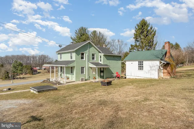 $1,800 | 5446 Stambaugh Road, Spring Grove, PA 17362