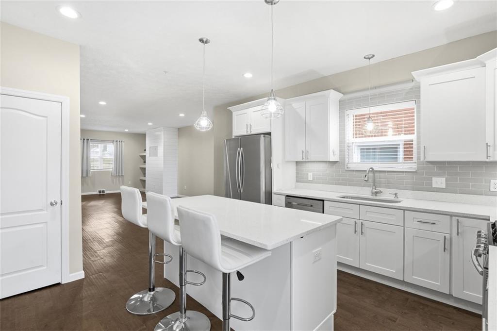 650 Southern Avenue Pittsburgh, PA 15211 - Photo 11 of 27 Eat in kitchen great for entertaining!