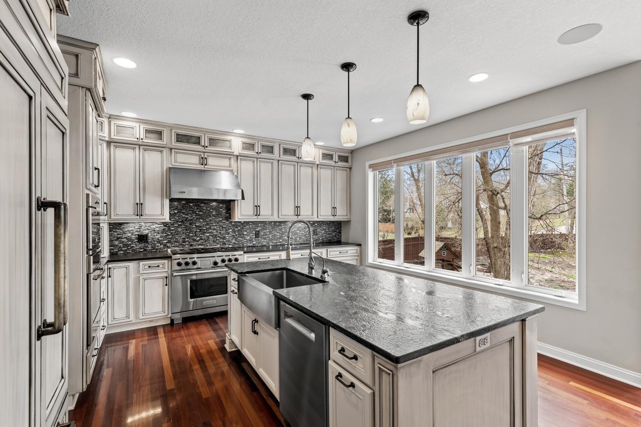 4251 Manor Ct Road Minnetonka, MN 55345 - Photo 21 of 87