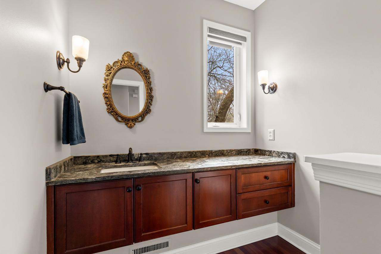 4251 Manor Ct Road Minnetonka, MN 55345 - Photo 28 of 87