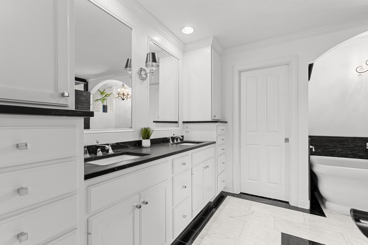 4251 Manor Ct Road Minnetonka, MN 55345 - Photo 36 of 87