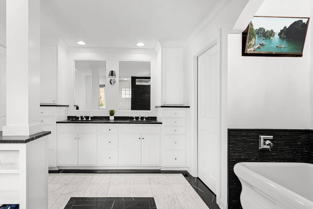 4251 Manor Ct Road Minnetonka, MN 55345 - Photo 38 of 87