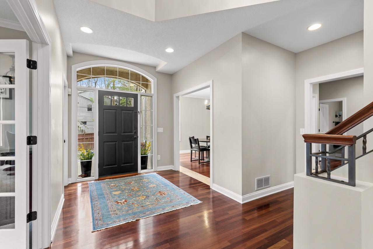 4251 Manor Ct Road Minnetonka, MN 55345 - Photo 7 of 87