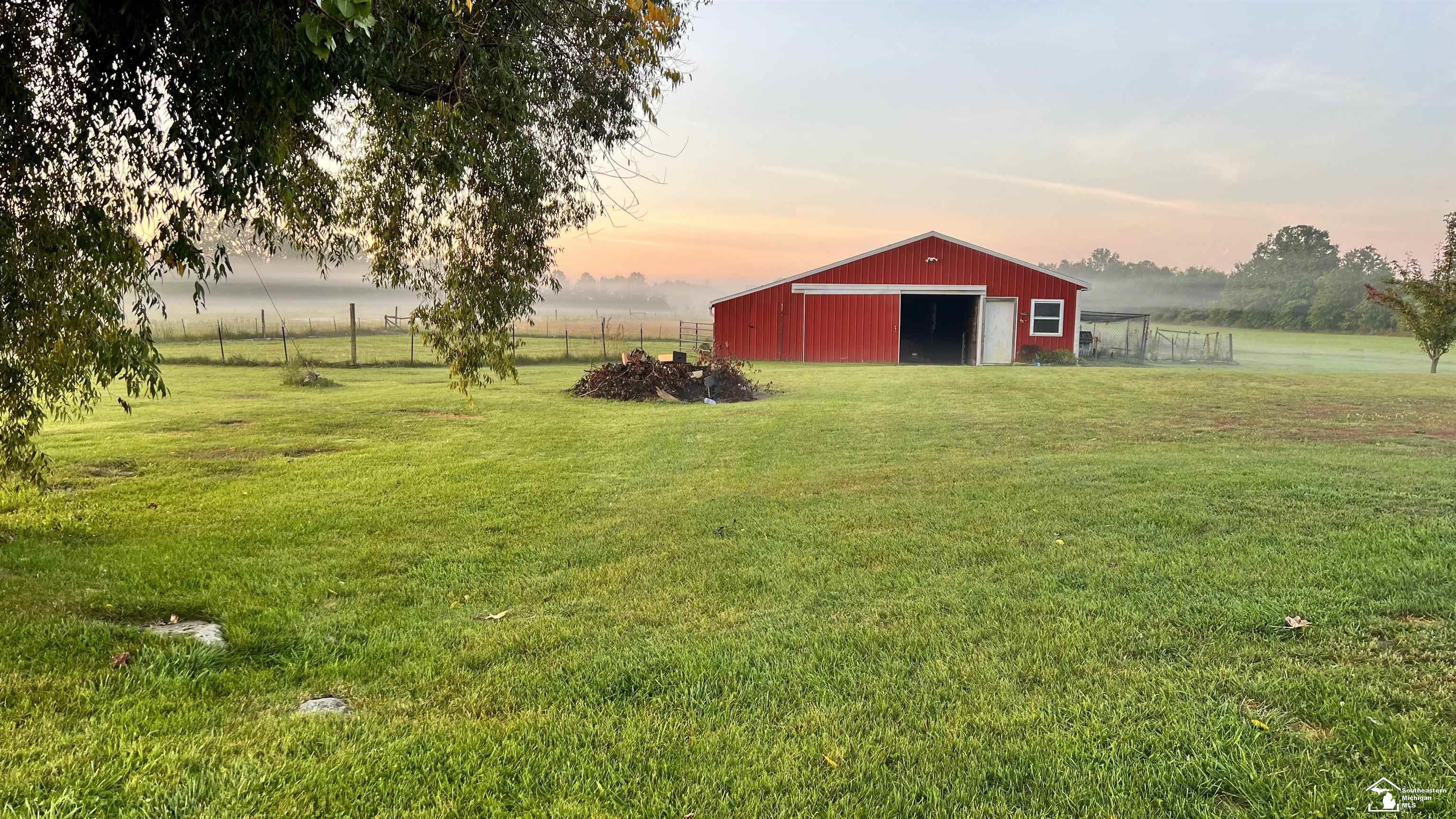 1660 Buhl Road Newport, MI 48166 - Photo 33 of 43 barn