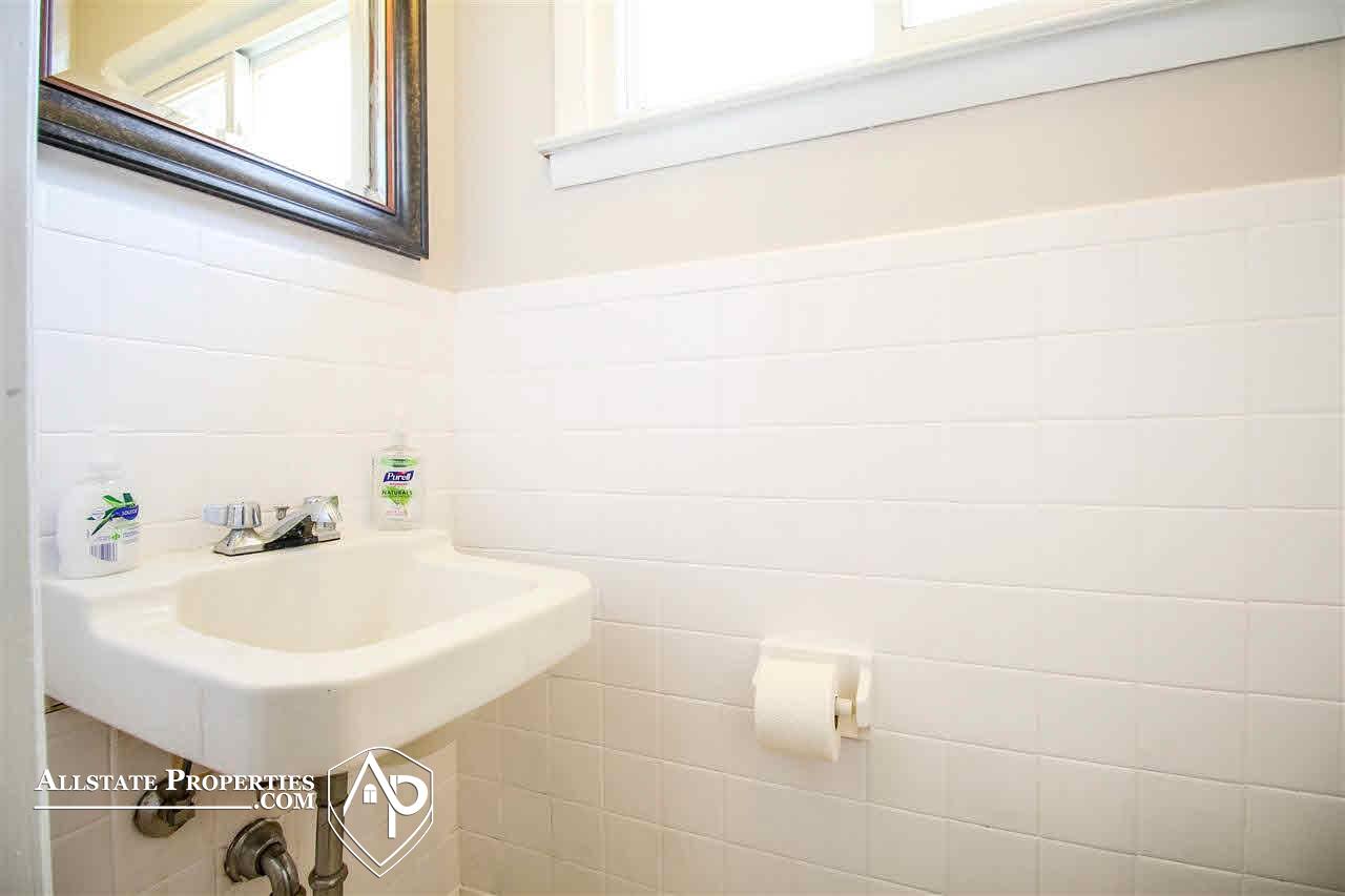 6207 North Linden Road Mount Morris, MI 48458 - Photo 10 of 19 21438882-9.JPG