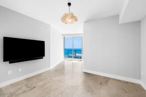 $1,999,000 | 3101 South Ocean Drive, Unit 1807, Hollywood, FL 33019
