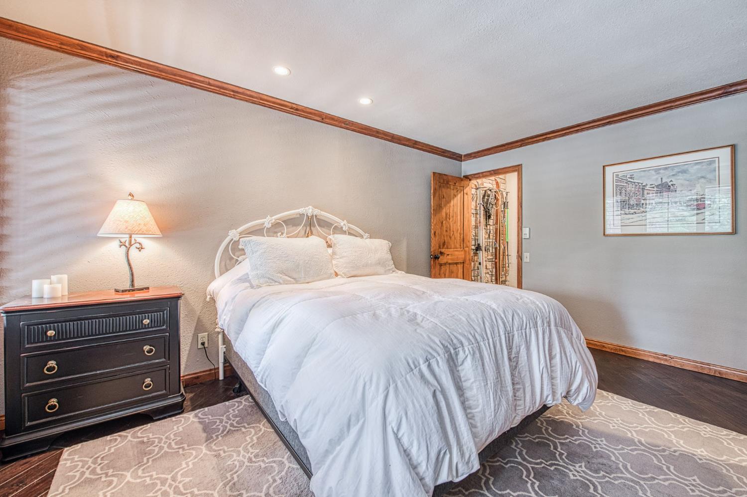 62687 Huntington Vista Road, Unit 114 Mono Hot Springs, CA 93642 - Photo 20 of 23 a bed room with a bed and a lamp