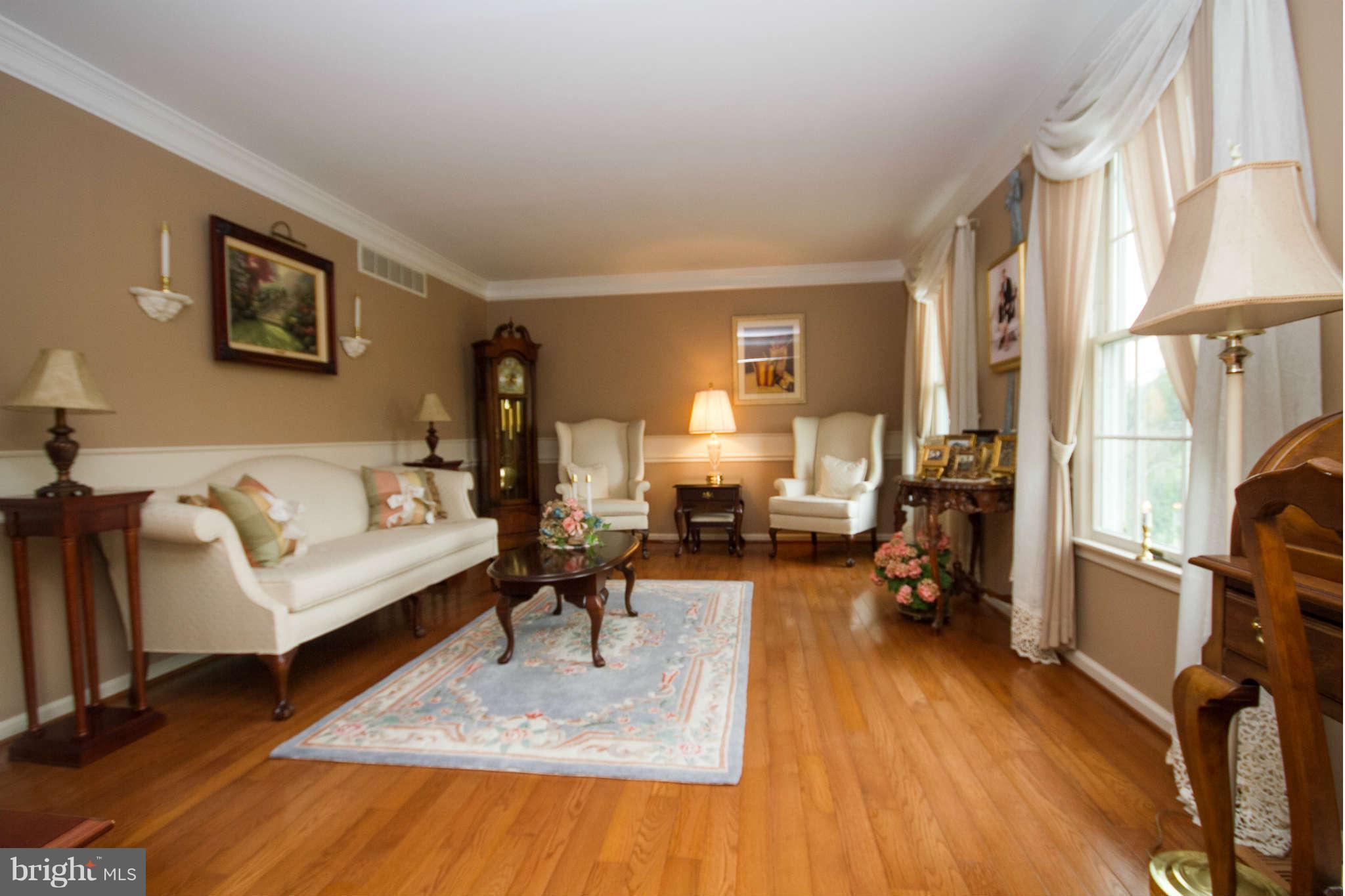 2650 Leslie Road Mount Airy, MD 21771 - Photo 4 of 30 Living Room