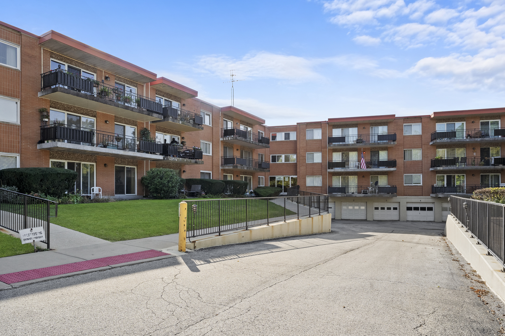 940 Holbrook Road, Unit 2C Homewood, IL 60430 - Photo 1 of 13 Gallery Image 1