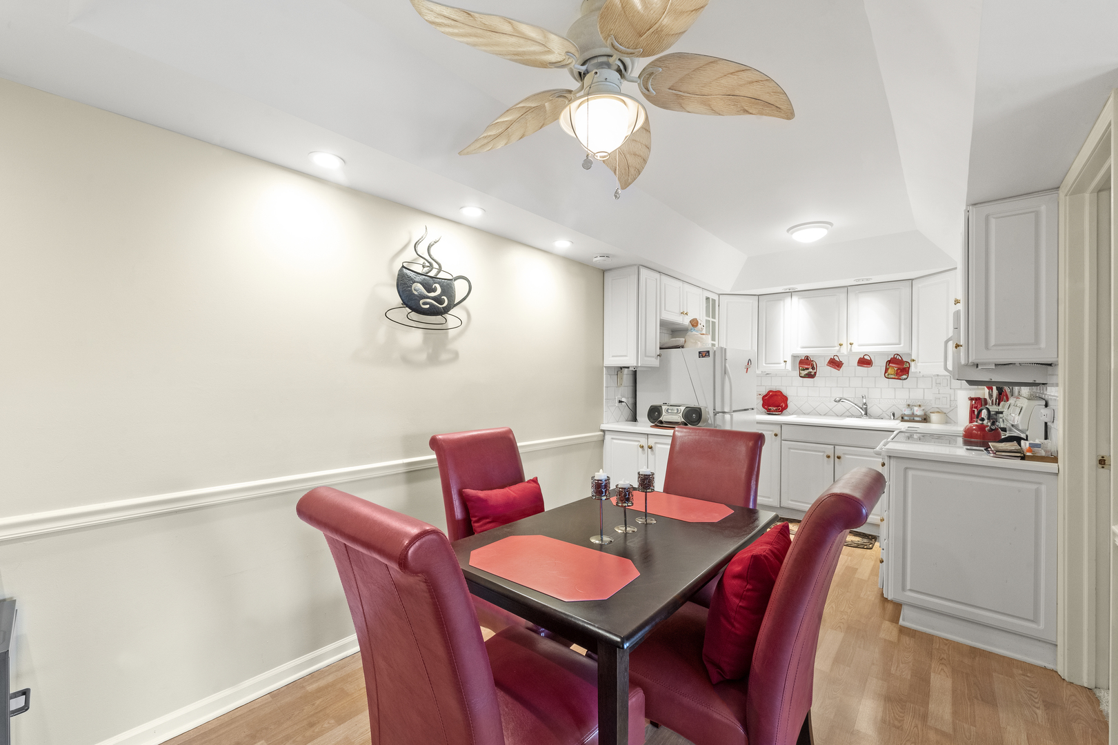 940 Holbrook Road, Unit 2C Homewood, IL 60430 - Photo 4 of 13 Gallery Image 4