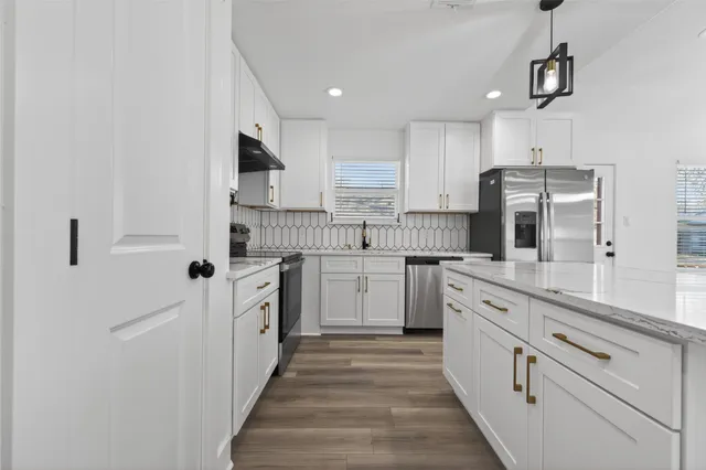 $320,000 | 512 West Jefferson Street, Brenham, TX 77833