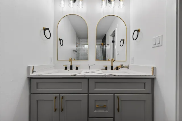 $320,000 | 512 West Jefferson Street, Brenham, TX 77833