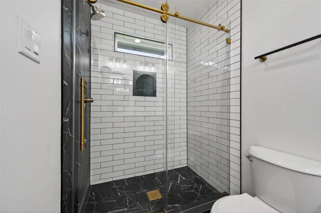 $320,000 | 512 West Jefferson Street, Brenham, TX 77833