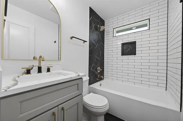 $320,000 | 512 West Jefferson Street, Brenham, TX 77833