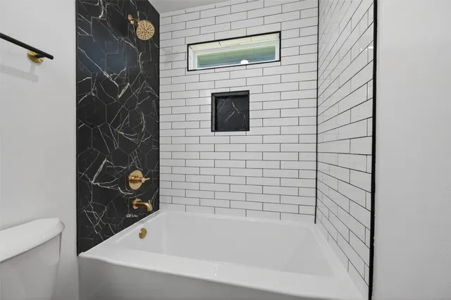 $320,000 | 512 West Jefferson Street, Brenham, TX 77833