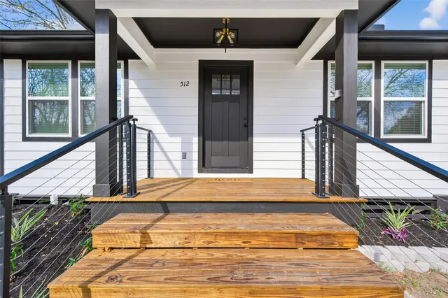 $320,000 | 512 West Jefferson Street, Brenham, TX 77833