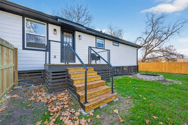 $320,000 | 512 West Jefferson Street, Brenham, TX 77833