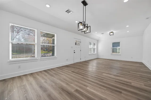 $320,000 | 512 West Jefferson Street, Brenham, TX 77833