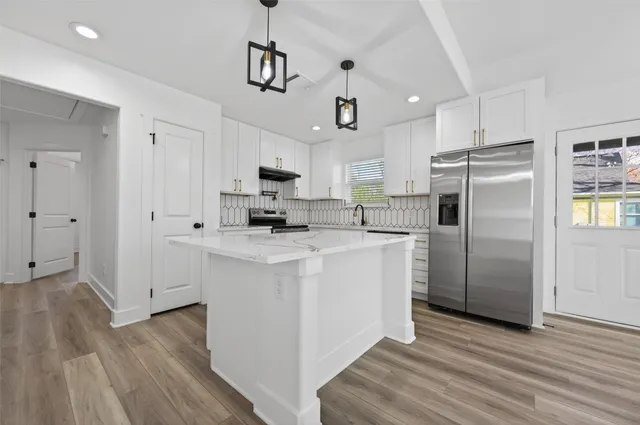 $320,000 | 512 West Jefferson Street, Brenham, TX 77833