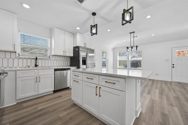 $320,000 | 512 West Jefferson Street, Brenham, TX 77833