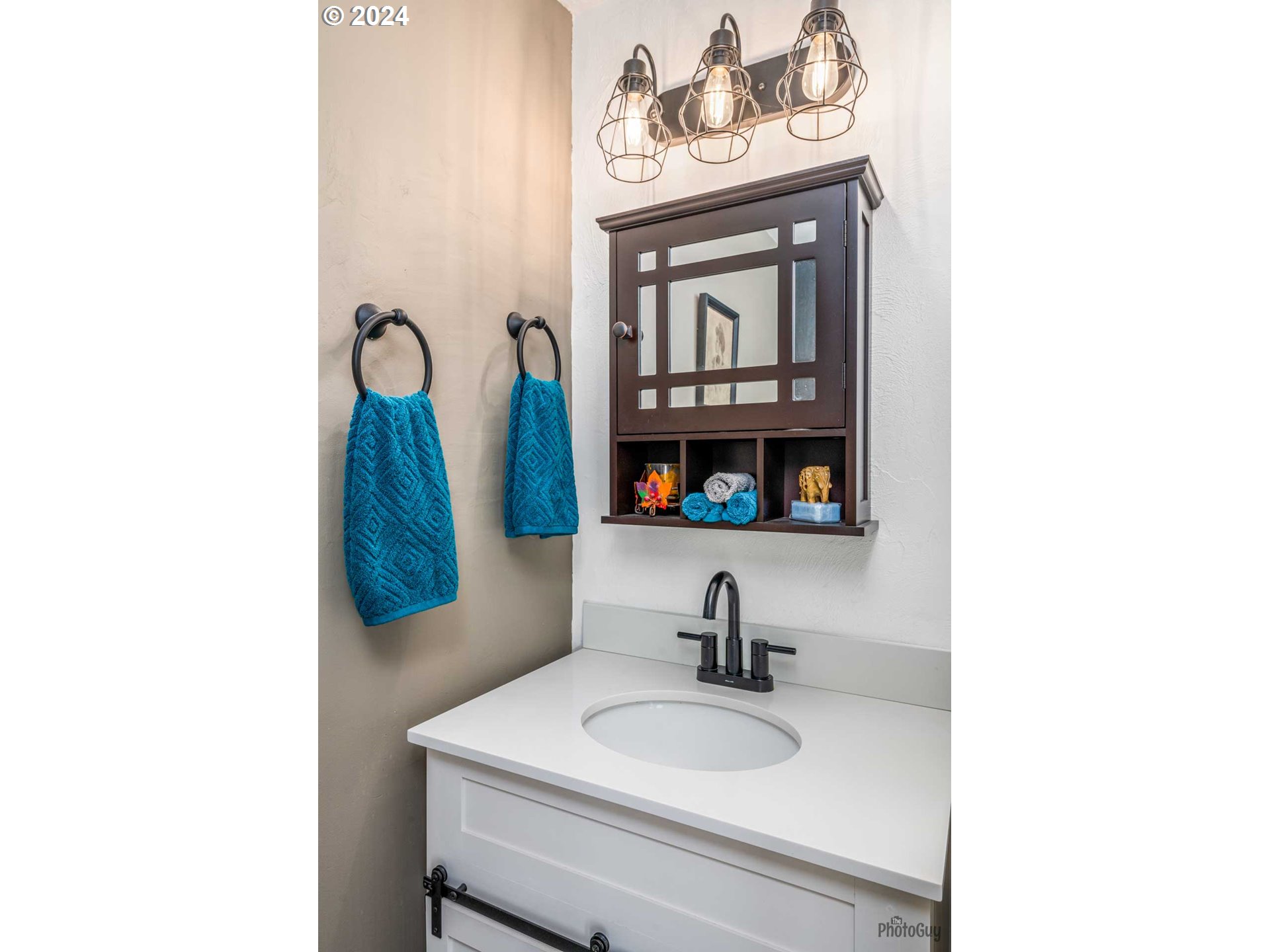 666 56th Street Springfield, OR 97478 - Photo 22 of 31 a bathroom with a sink and a mirror
