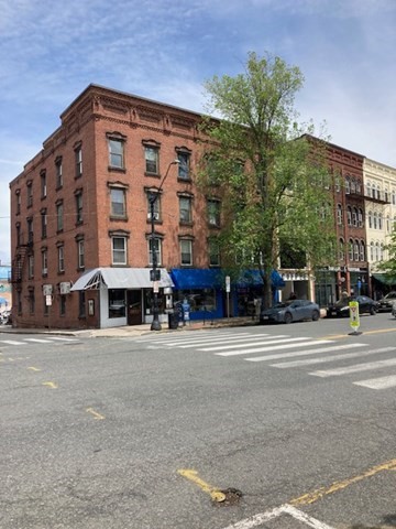 243 Main Street, Unit 6 Northampton, MA 01060 - Photo 1 of 11 Gallery Image 1