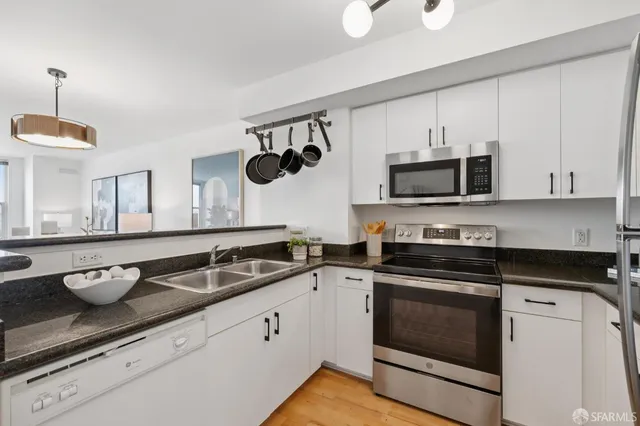 $599,000 | 8400 Oceanview Terrace, Unit 305, San Francisco, CA 94132