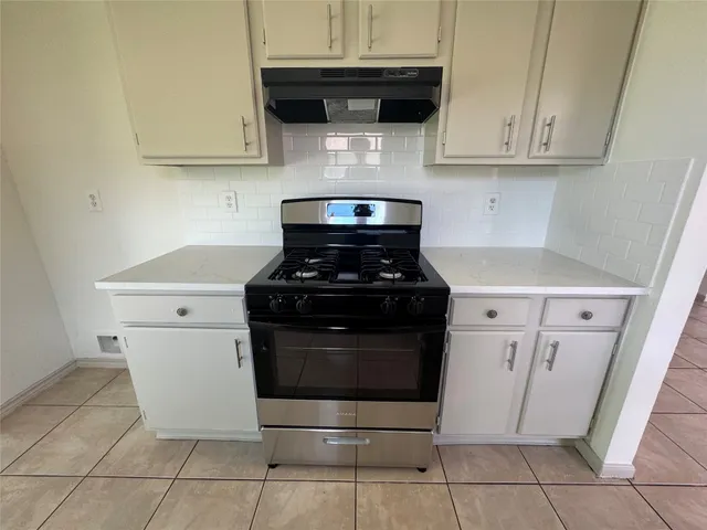 $2,000 | 6810 Creek Village Drive, Katy, TX 77449