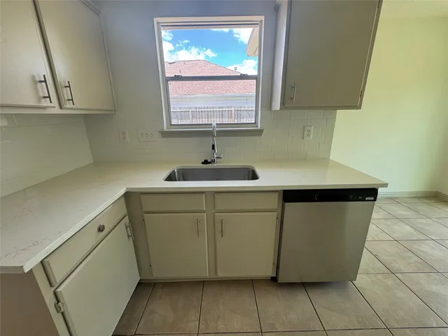 $2,000 | 6810 Creek Village Drive, Katy, TX 77449