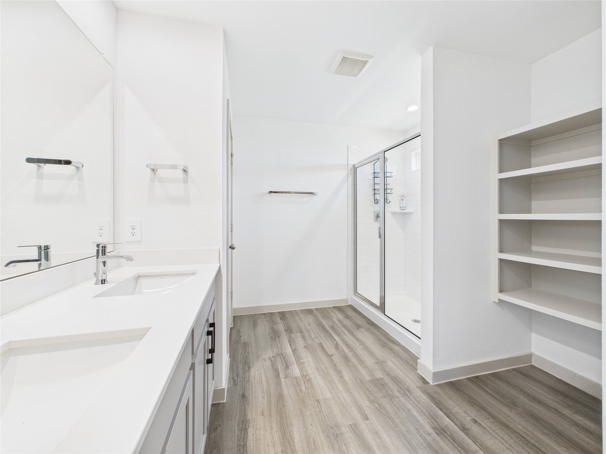 1127 Curly Angora Court Rosharon, TX 77583 - Photo 13 of 26 Primary Bathroom