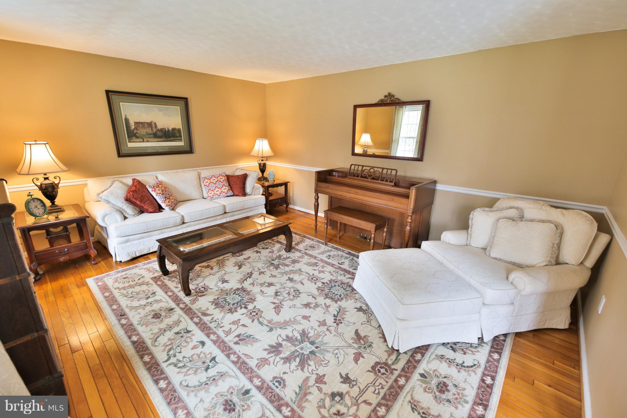 4230 Camp Kaufmann Road Huntingtown, MD 20639 - Photo 11 of 26 Living Room