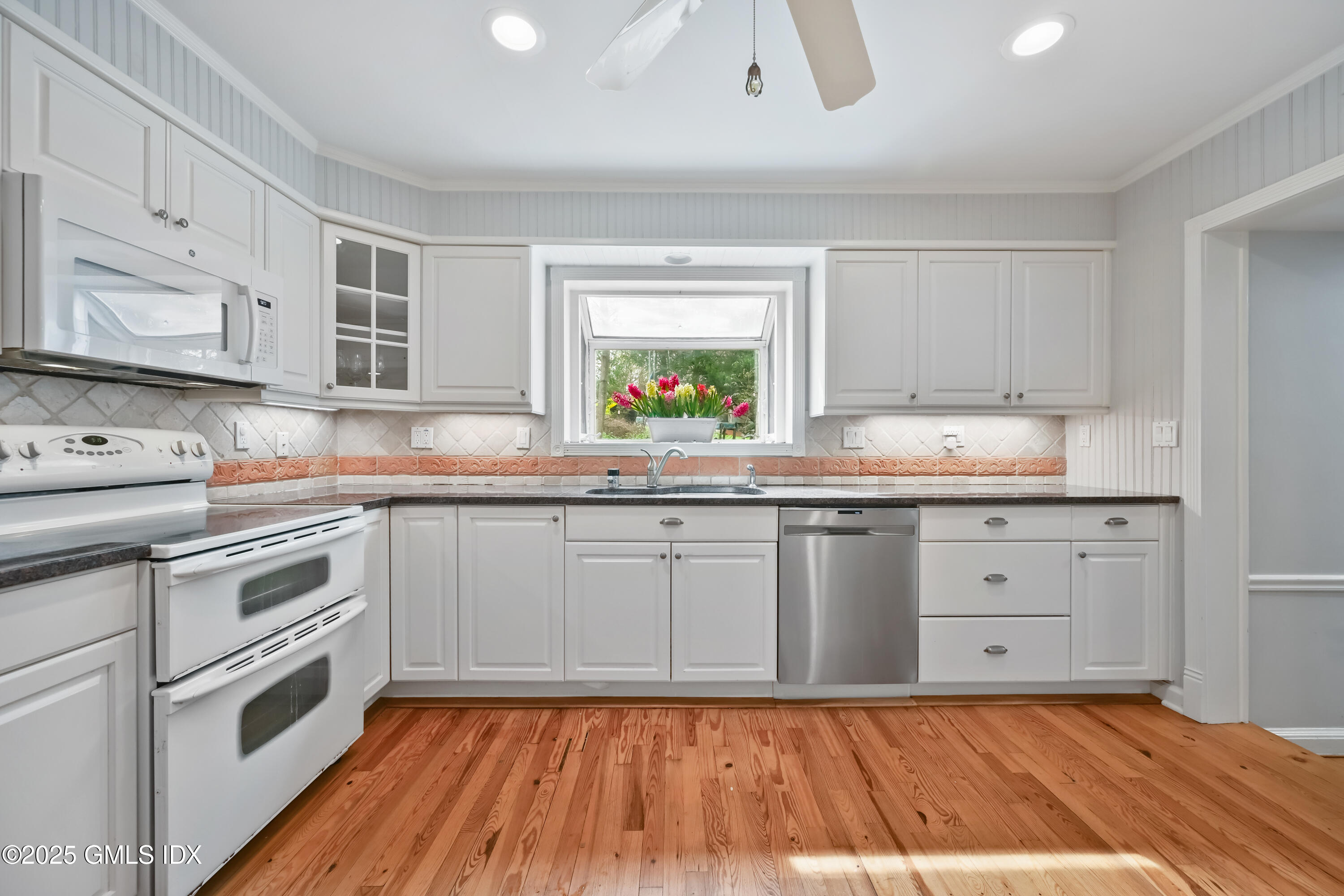25 Wire Mill Road Stamford, CT 06902 - Photo 17 of 48 Kitchen