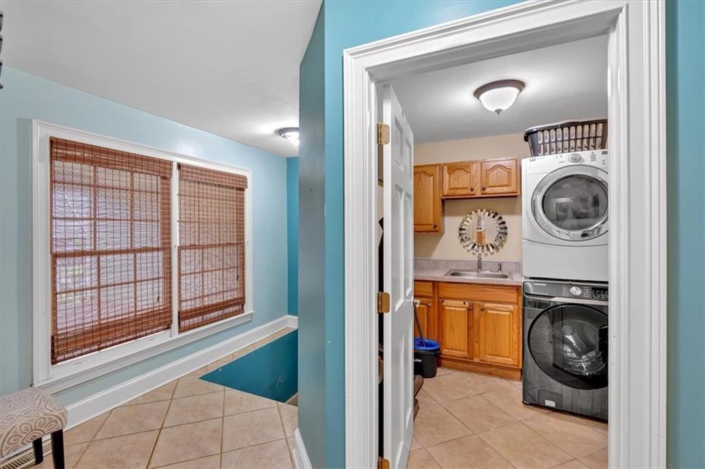 2 Stonebrook Drive Rome, GA 30165 - Photo 34 of 44 a view of a hallway with washer and dryer