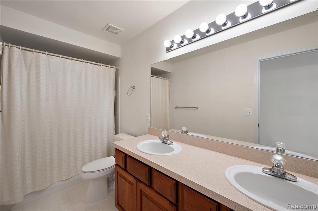 1043 Moran Drive Rochester, MI 48307 - Photo 28 of 48 Gallery Image 28